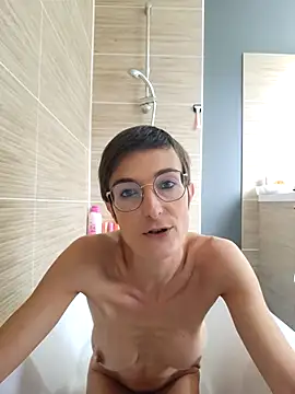 LaureLiveXX's cam snapshot