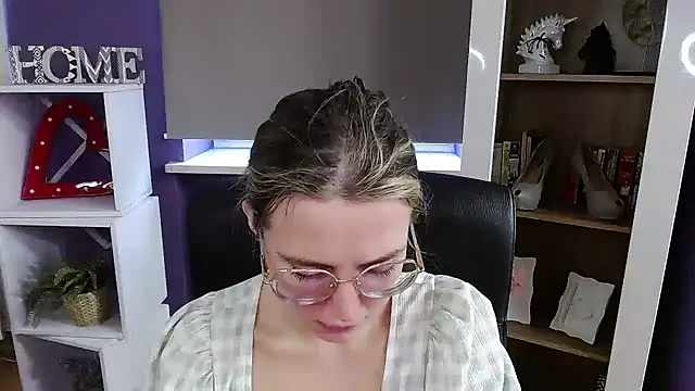 Zoey_Erotic's cam snapshot