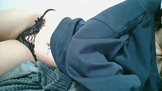 Emma_99's cam snapshot