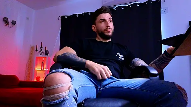 MightyAaron66 live sex cam