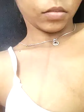 Isha_Liha live sex cam