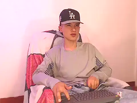 Edward_Milleer live sex cam