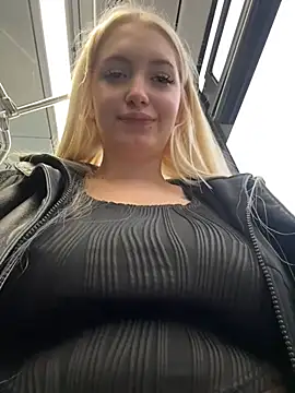 Milkyy_wway's cam snapshot