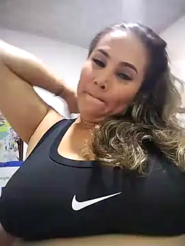 Busty_divorced_mom's cam snapshot