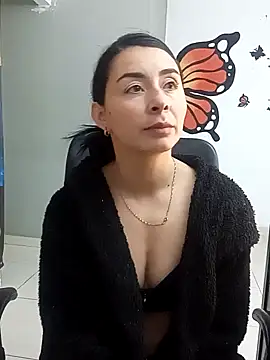 NathyMilf_'s cam snapshot