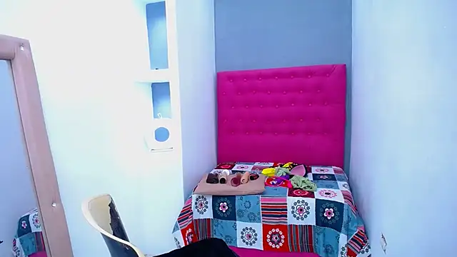 KatrinaQueen1 live sex cam