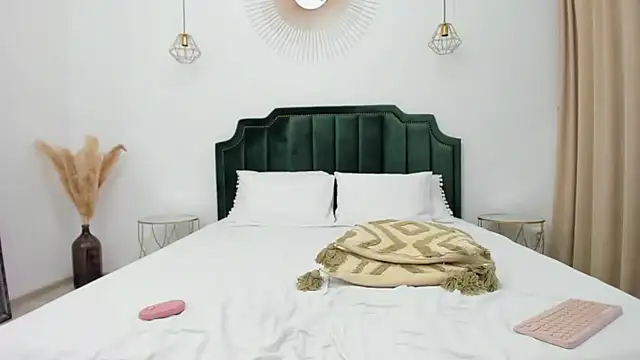 xLorenna live sex cam