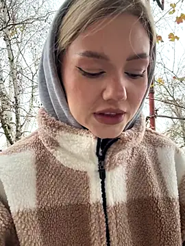 MilaMoone live sex cam