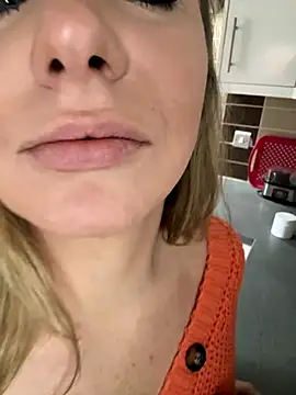 MimiMaee's cam snapshot