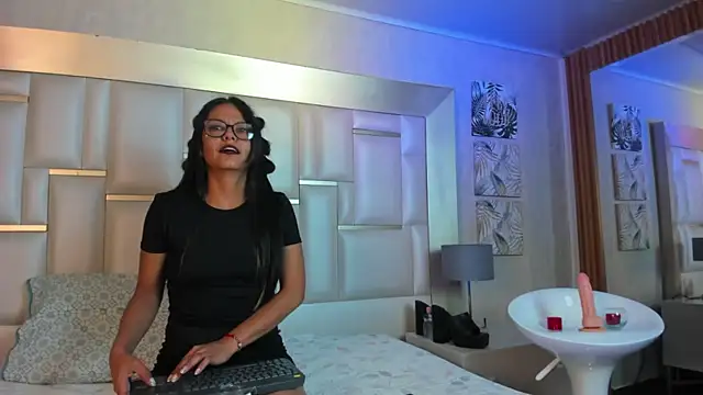 Kiara_black_ live sex cam