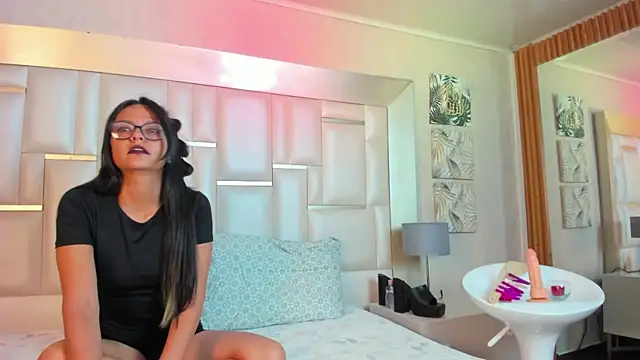 Kiara_black_ live sex cam