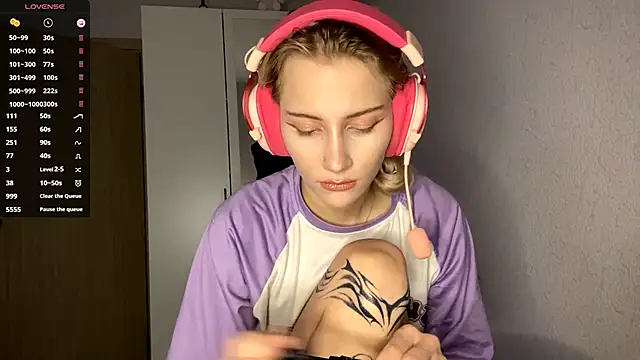 FoxySable's cam snapshot