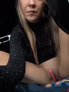 Risky_girl23's cam snapshot