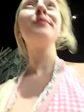 RonnieKiss live sex cam