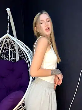 MilaMoone live sex cam