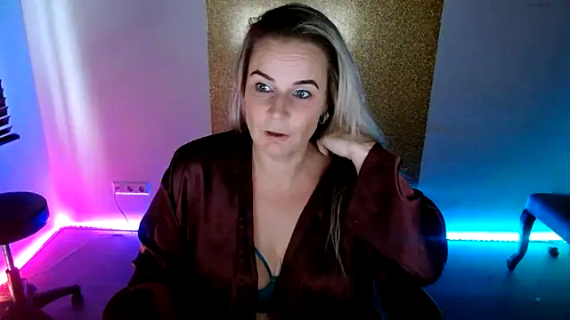 MystiqueMaven's cam snapshot