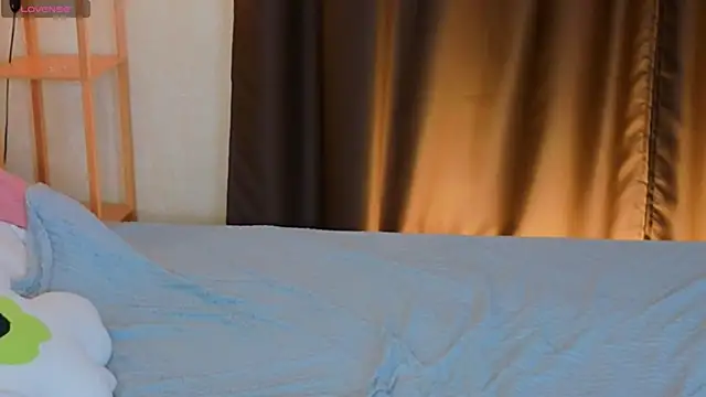 emily_wildflower's cam snapshot