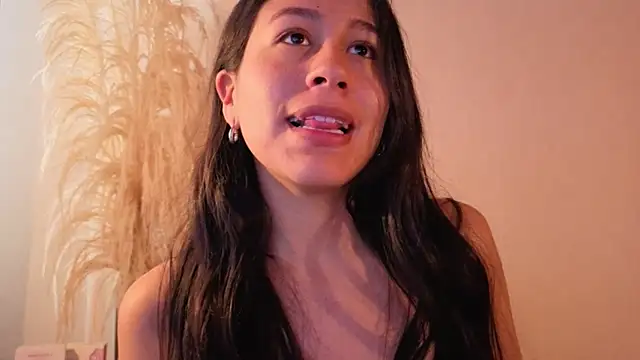 EmiGomez_'s cam snapshot