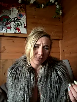 MimiMaee's cam snapshot