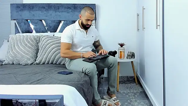 Zack_Froone live sex cam