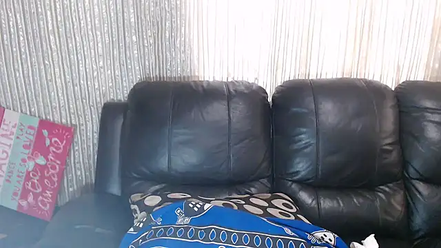 MATUREBUSSTY's cam snapshot