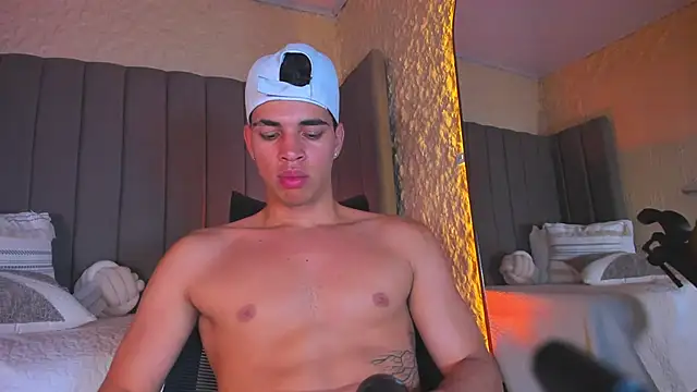 Benjamin_More live sex cam