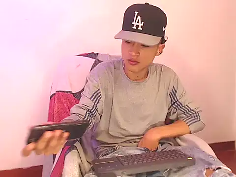 Edward_Milleer live sex cam