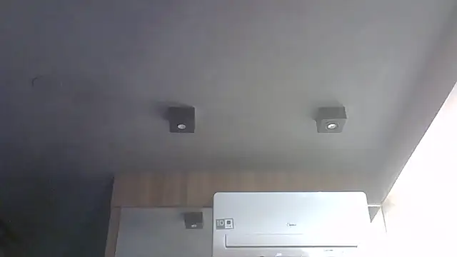 SkinnyKitten live sex cam