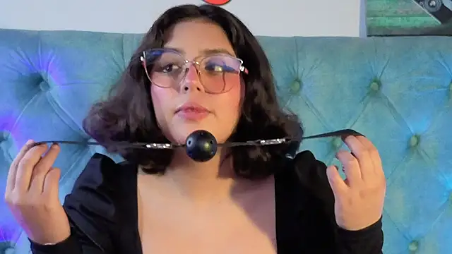 Paola_Lyon_ live sex cam