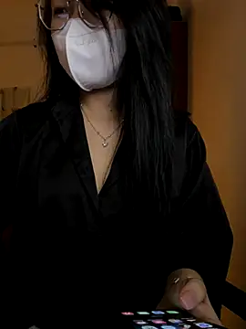 Hanni_22 live sex cam