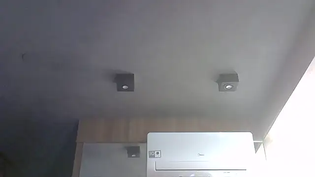 SkinnyKitten live sex cam