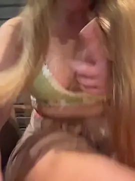 AndreaMood live sex cam