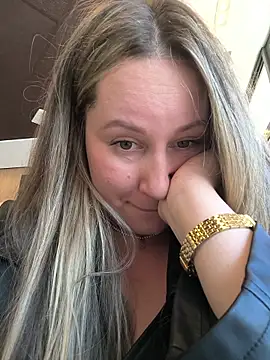 Mona_Plus live sex cam