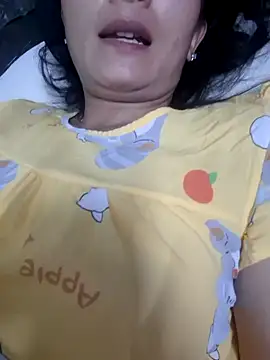 Baby-sexytits18's cam snapshot