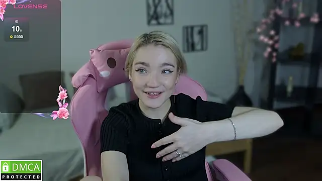 Megan_Lora's cam snapshot