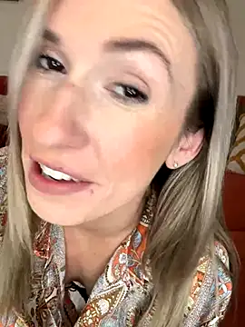 lola_tentatiion's cam snapshot