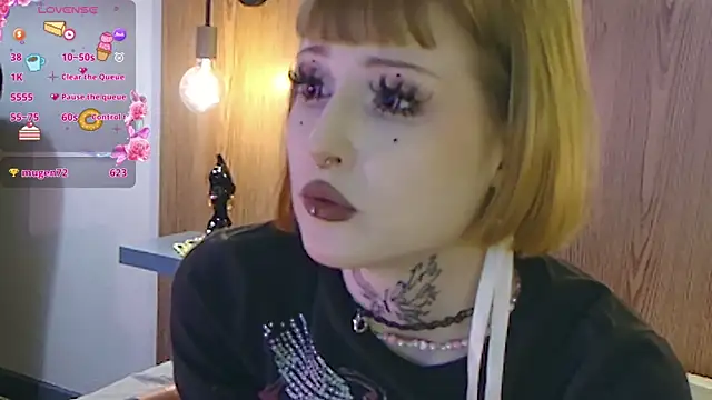 MilkMeSoftly live sex cam