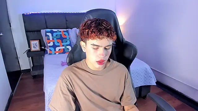 Aiiden_15 live sex cam