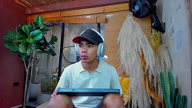 AlanCutee live sex cam