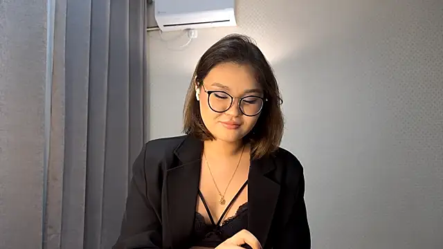 HoneyKitsu live sex cam