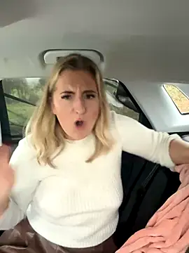 RebeccaSquirtsXXX live sex cam