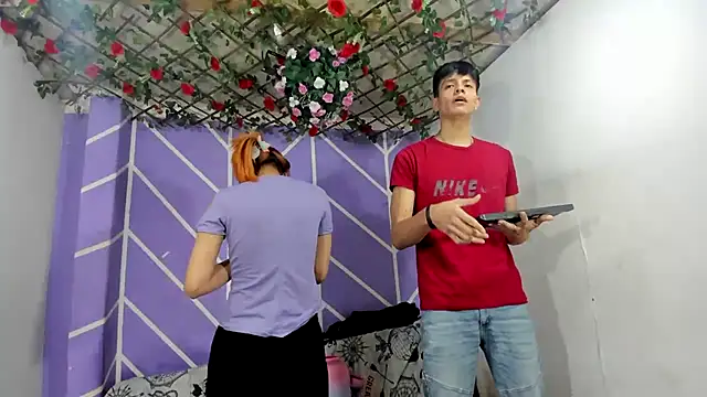 lau_and_boys18 live sex cam