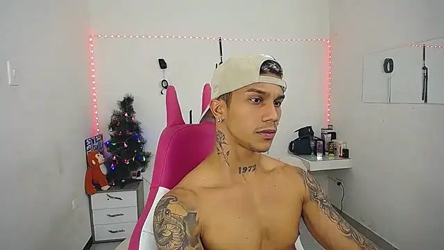 Leonard_Price live sex cam