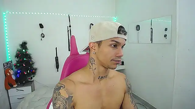 Leonard_Price live sex cam