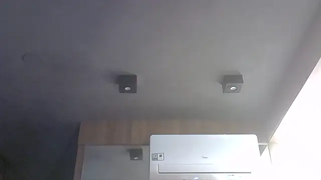 SkinnyKitten live sex cam