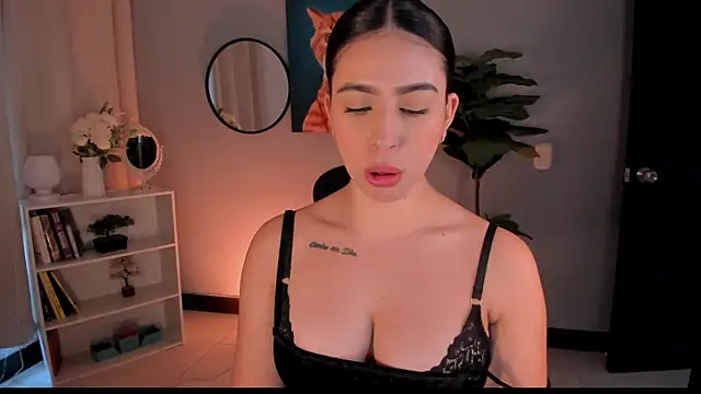 LiaPearce live sex cam