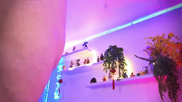 albaismynameX live sex cam