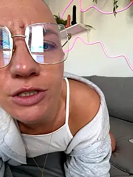 PaulinaSchubert1 live sex cam