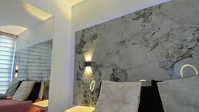 LIZ_HOLMES live sex cam