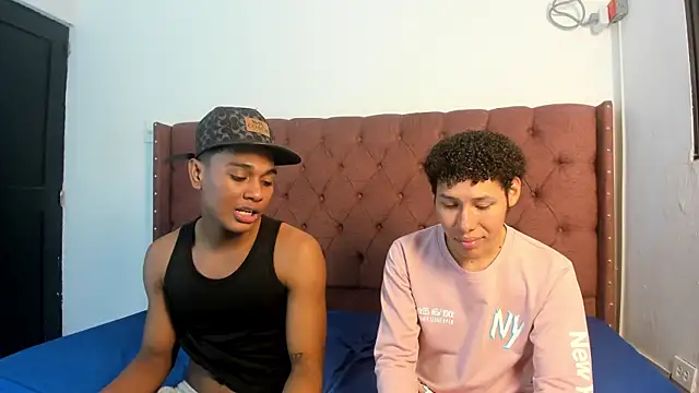 boys_yourparty's cam snapshot